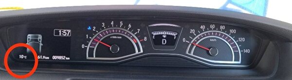 車の 外気温 の温度計どこにある 性能 季節との関係 トマトサーチ２